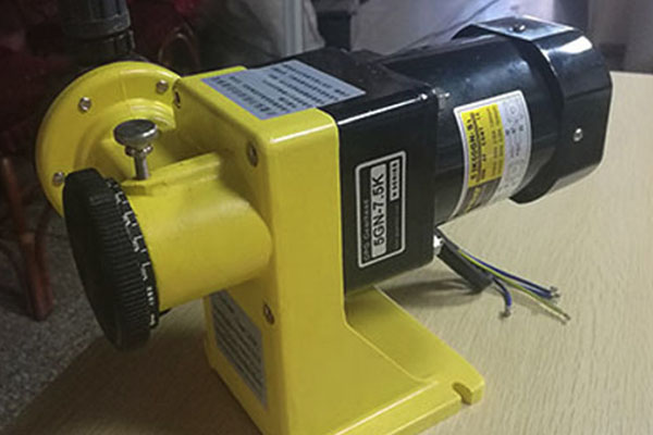 自動(dòng)加藥計(jì)量泵 自動(dòng)加藥計(jì)量泵